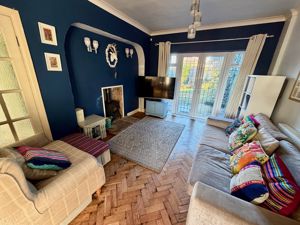 Lounge- click for photo gallery